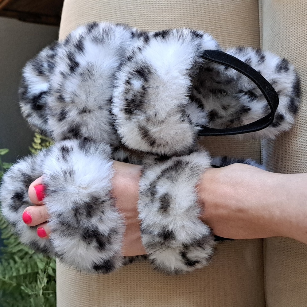 Dolce Vita furry white and black sandals soft, cozy, comfy, cute, womens  size 8